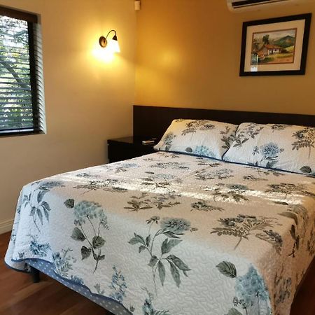 Airport Costa Rica B&B Río Segundo Екстериор снимка