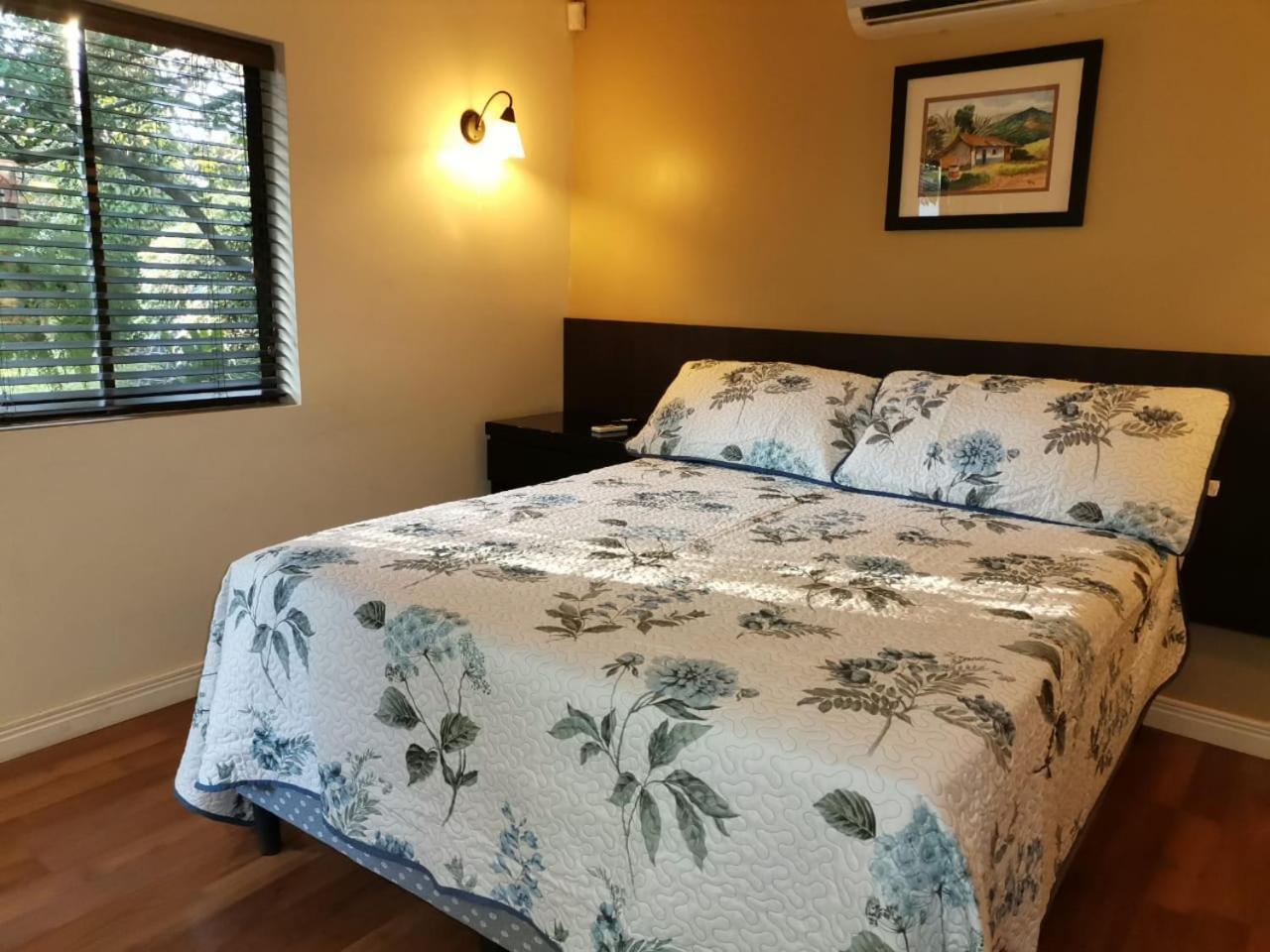 Airport Costa Rica B&B Río Segundo Екстериор снимка