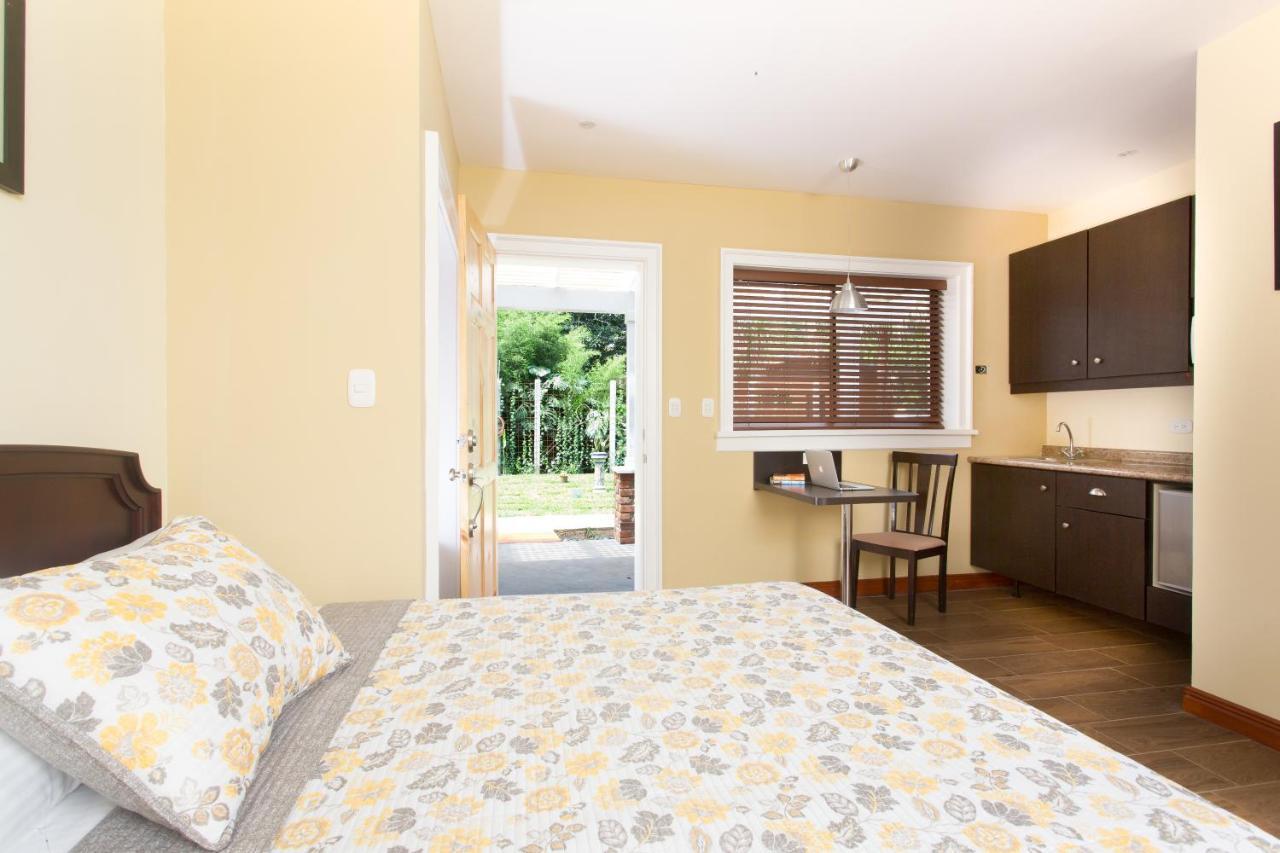 Airport Costa Rica B&B Río Segundo Екстериор снимка